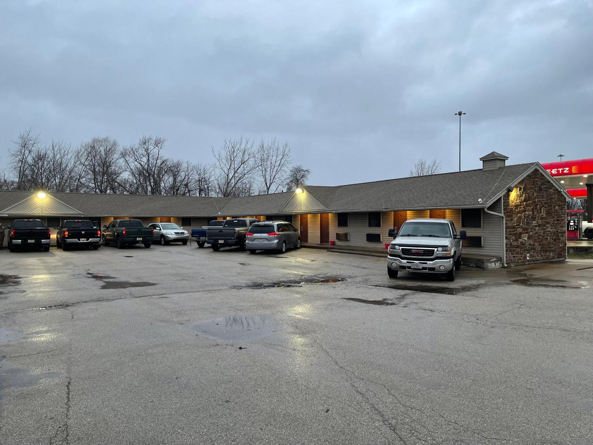 Economy Inn & Suites Ashtabula Exterior foto