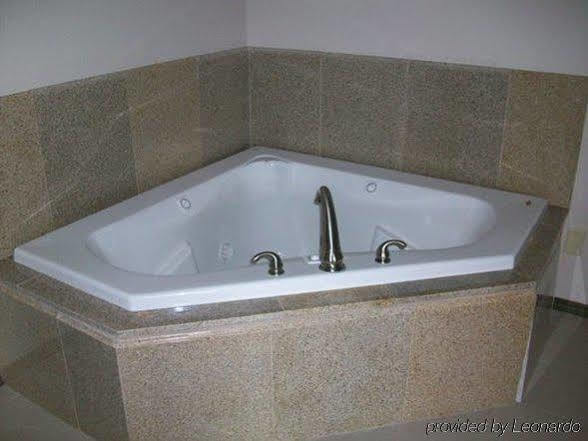 Economy Inn & Suites Ashtabula Zimmer foto